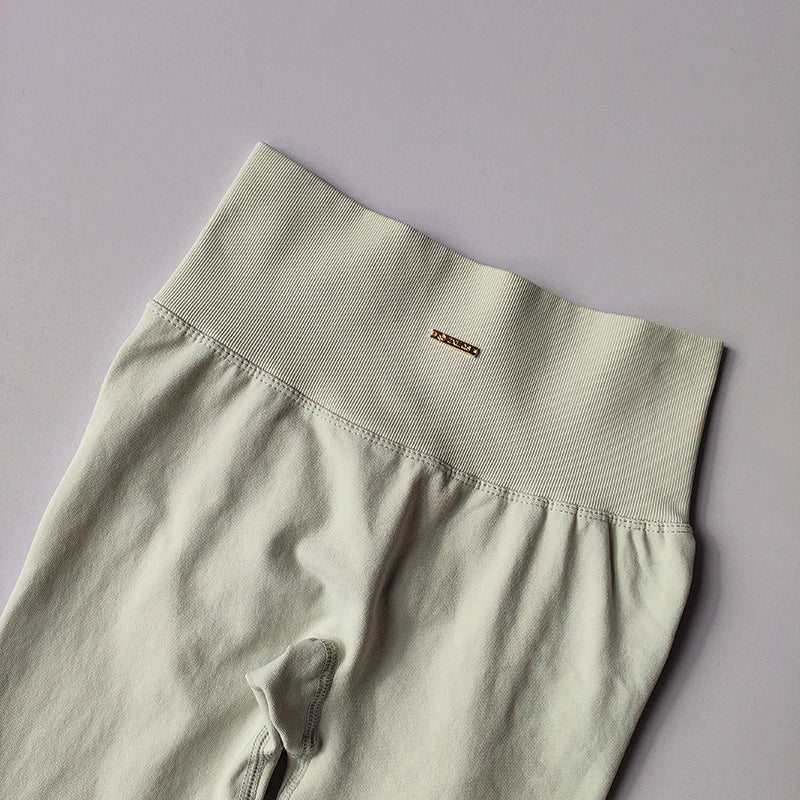 Seamless Hip-Lifting Yoga Set